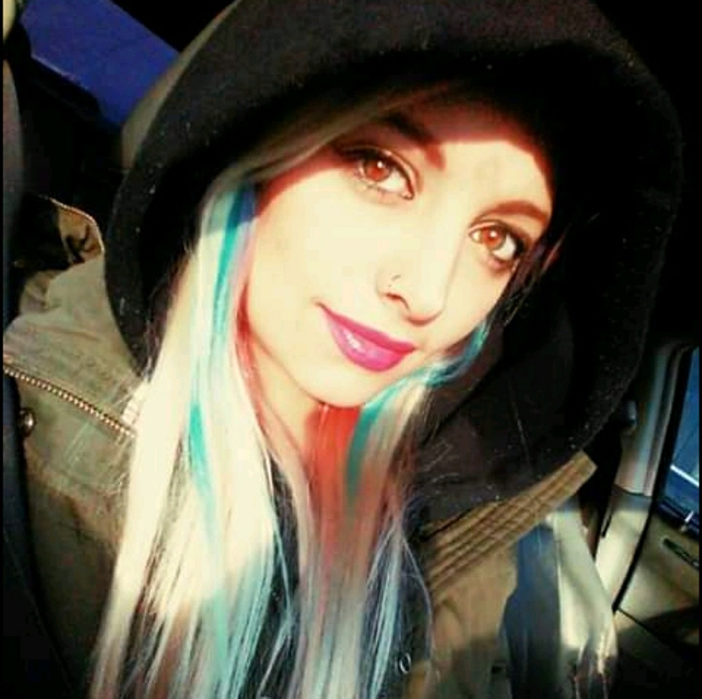 Meet your Posher, Krissy - Picture 2 of 2